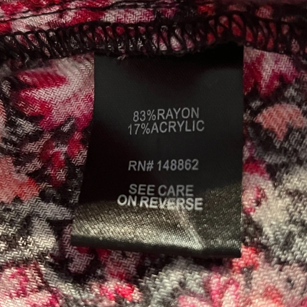 NWT Torrid Harper Top Black/ Red  Floral Convertible Sleeve Sz 5 - Picture 10 of 13